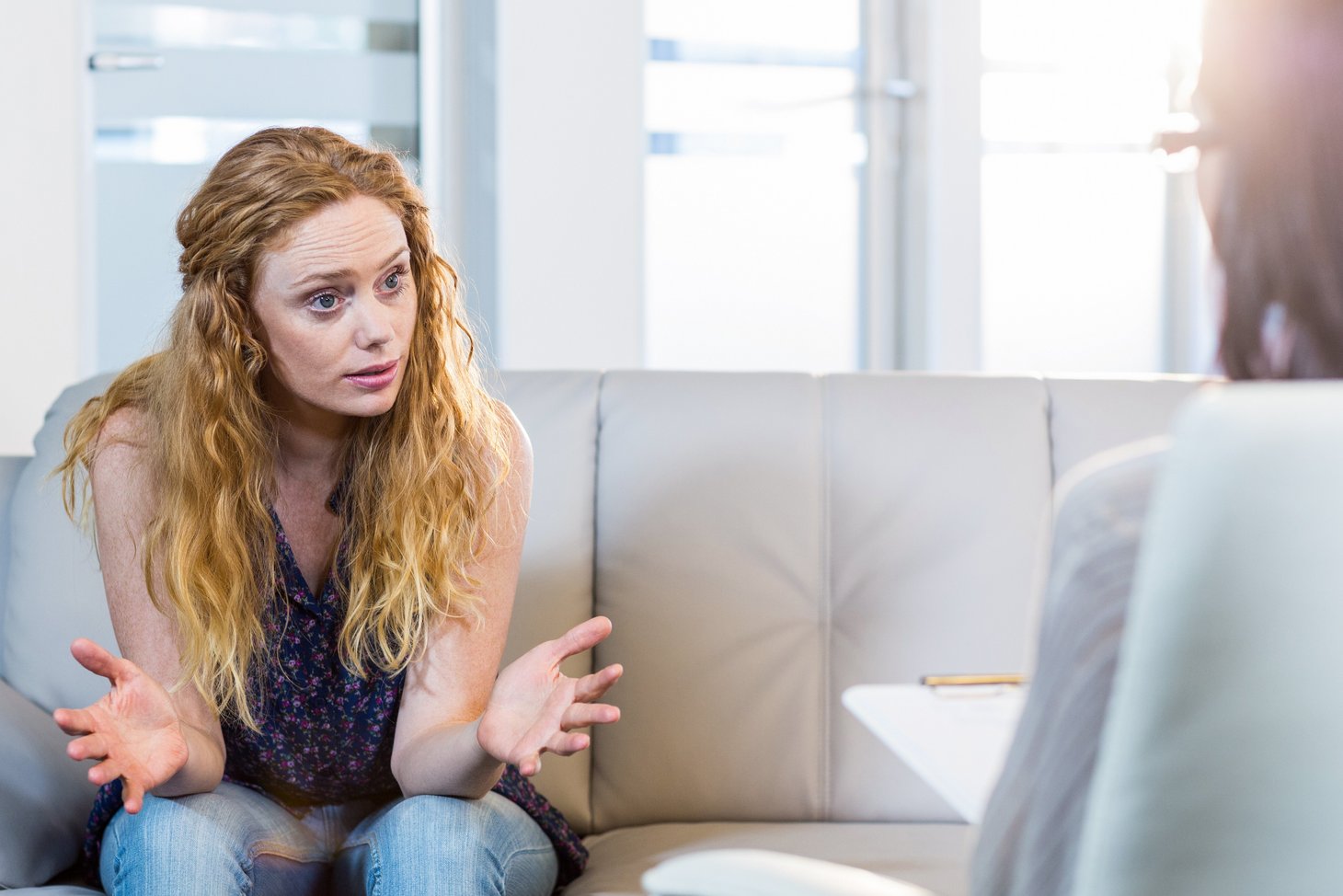 Frau in Beratungsgespräch