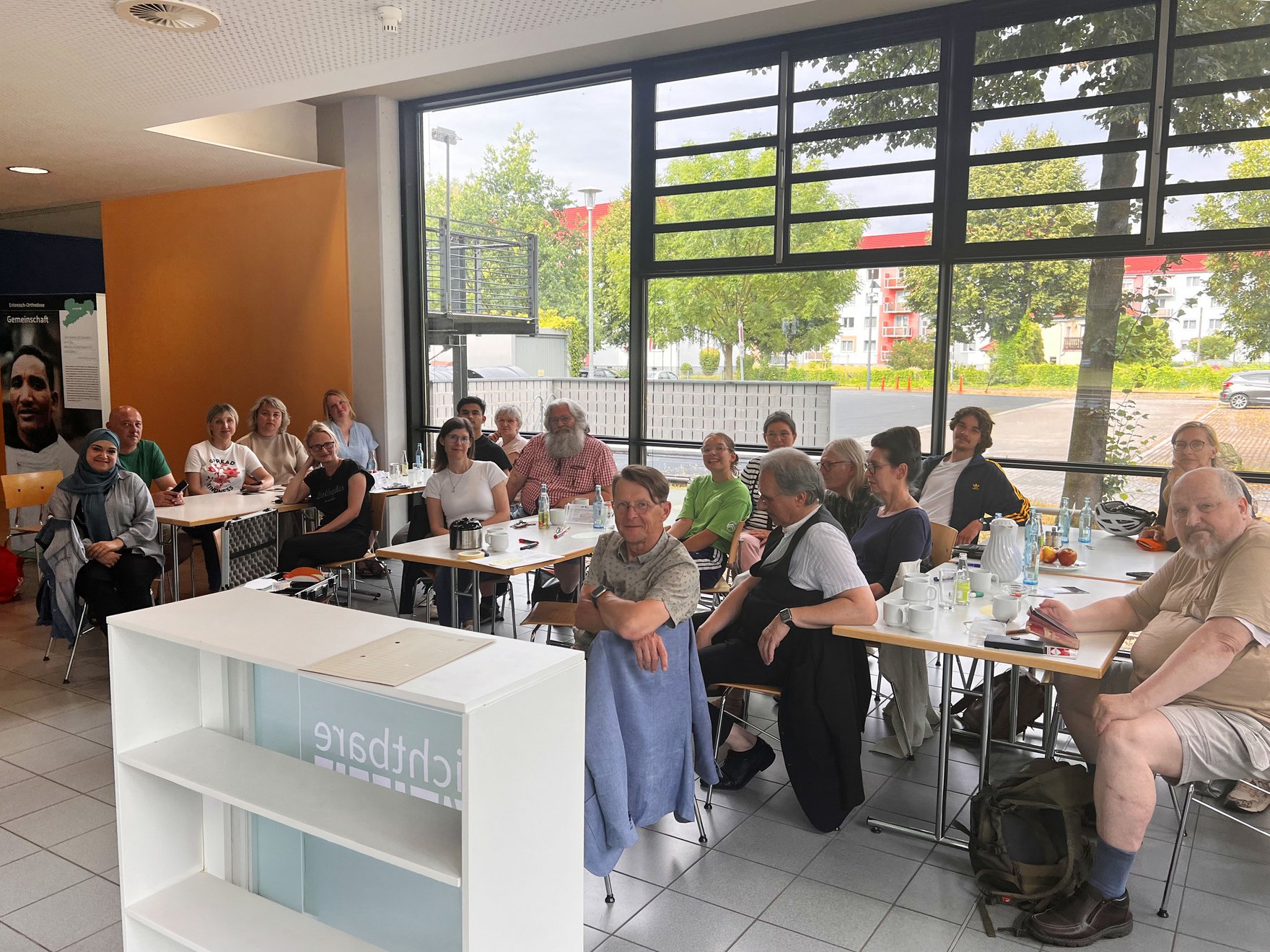 Teilnehmende der Begleitveranstaltung in der Mensa Teilnehmende der Begleitveranstaltung in der Mensa