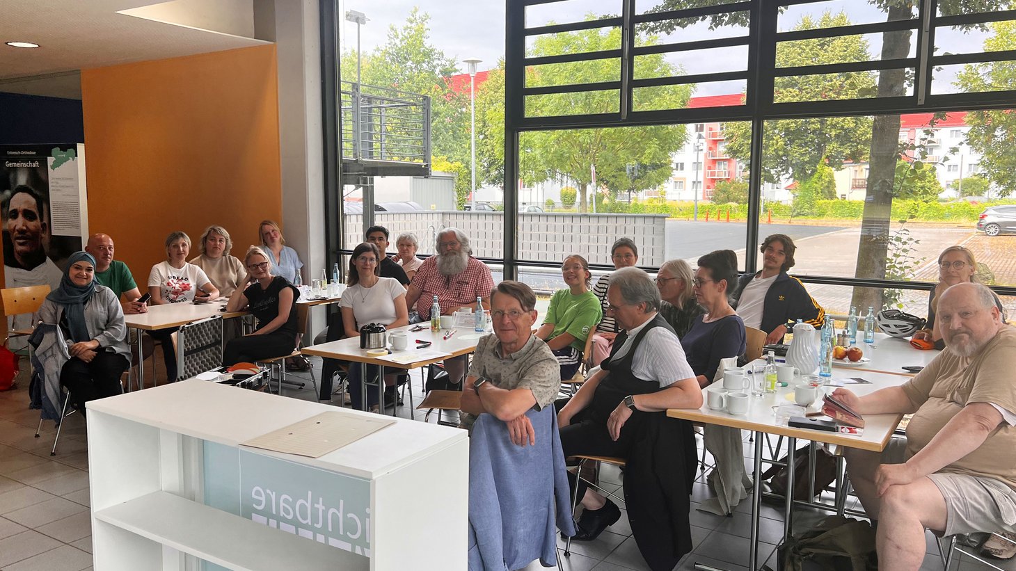 Teilnehmende der Begleitveranstaltung in der Mensa