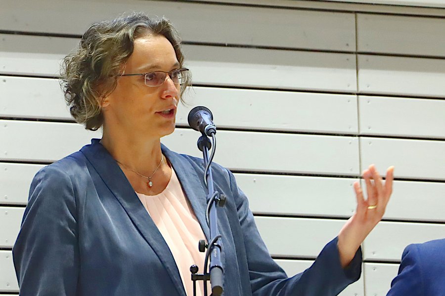 Prof. Dr. Samia Härtling während der Begrüßungsrede