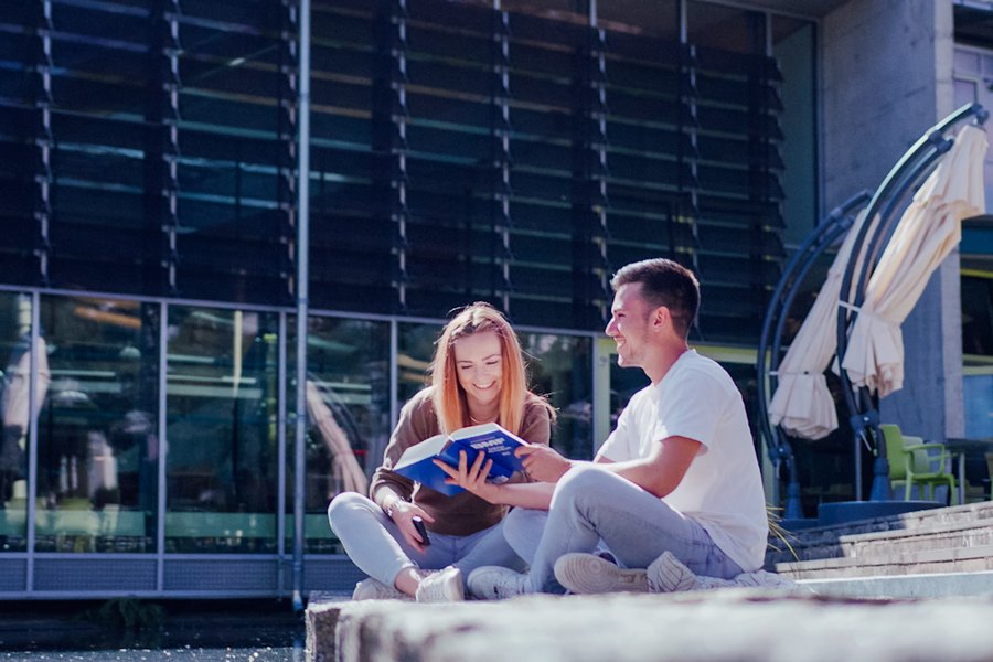 Studierende vor ABZ Bobritzsch