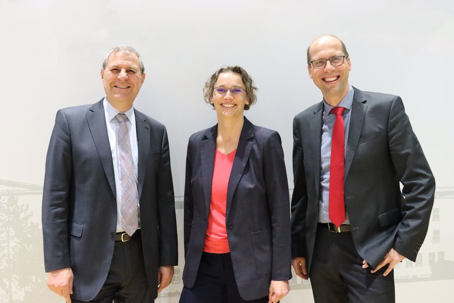 Bild der Rektoratsmitglieder, v. l. n. r. Rektor Prof. Dr. Frank Nolden, Prorektorin für Lehre und Forschung Prof. Dr. Samia Härtling und Kanzler Frank Degenkolbe