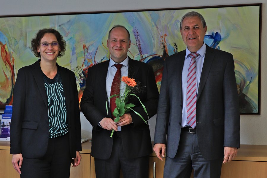 Foto von Herrn Prof. Dr. Oliver Jokisch gemeindam mit dem Rektorat