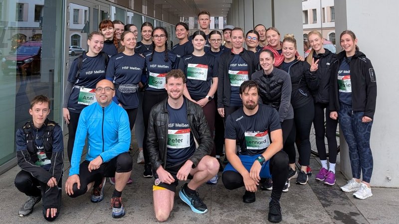 Teilnehmer der HSF Meißen bei der Rewe-Team-Challenge vor dem Lauf
